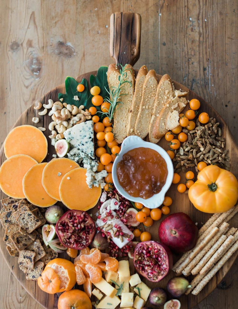 Classic Round Footed Board 5 Classic Round Footed Board - Image 3